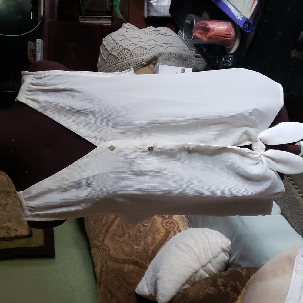 3 / $22! NWT Nine West Sleeveless Top w tie bottom detail